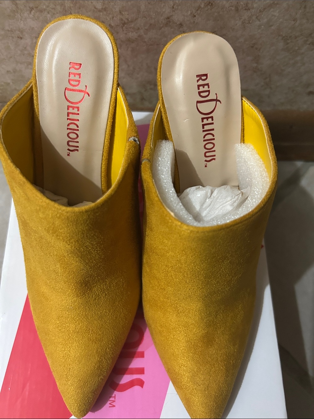 Delicious Yellow Pointed-Toe Suede Mules
